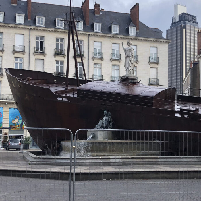 Voyage-à-nantes-place-royale-bateau-selart